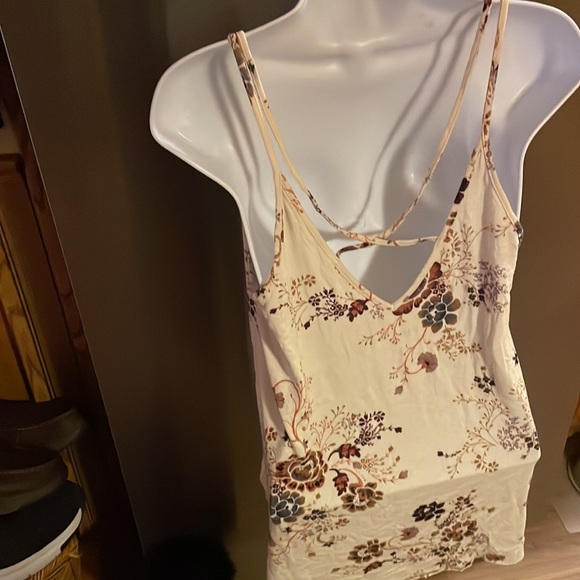 🚫SOLD🚫AEO Floral Criss Cross Tank 🌼 - Picture 10 of 12